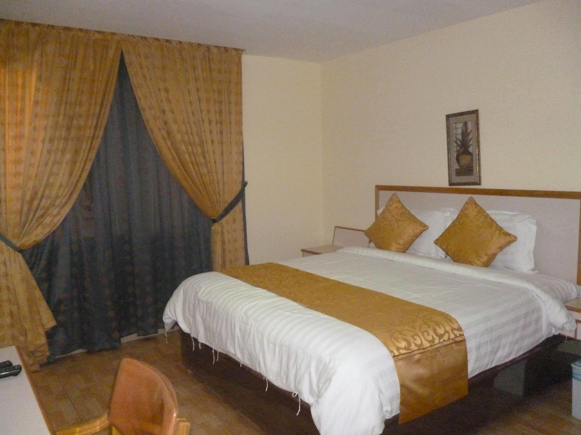 Mansour Plaza Hotel Apartments ดัมมัม ภายนอก รูปภาพ