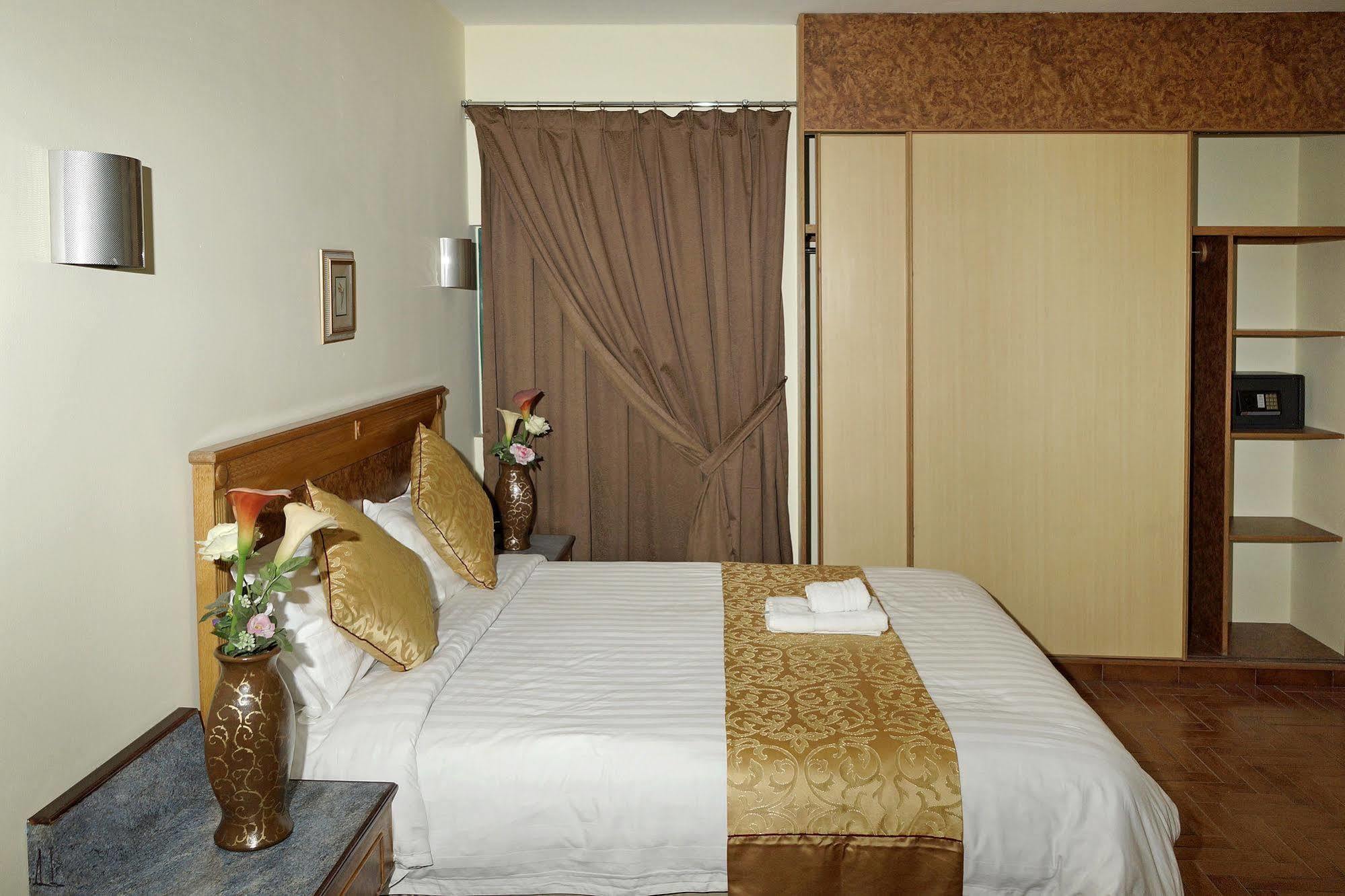 Mansour Plaza Hotel Apartments ดัมมัม ภายนอก รูปภาพ